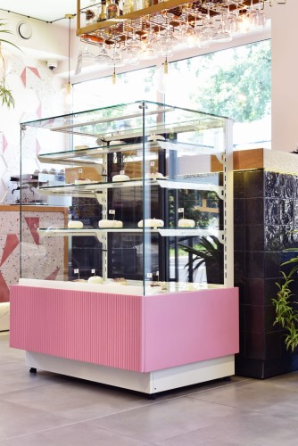 Witryna cukiernicza chłodnicza Dolce Visione Premium 1300 BIANCO | 1300x670x1300 mm – numer katalogowy RQ: DOLCE VISIONE 1300 W2 BIANCO